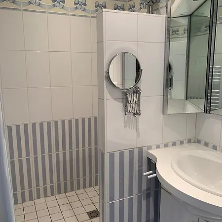 Apartamento Pontaillac With Stunning Sea Views